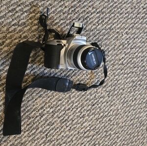 Minolta QT si Maxxum 35MM SLR Film Camera with 35-80MM Lens with Manual